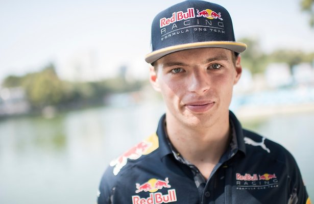 Max Verstappen viert verjaardag uitgebreid met vriendin Kelly Piquet